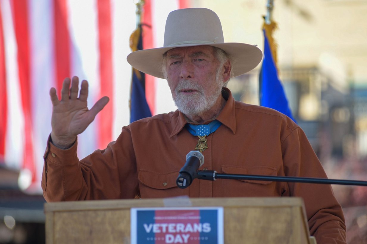 A Veterans Day address beneath the flag, Perfectionshoots military and veteran event photography
